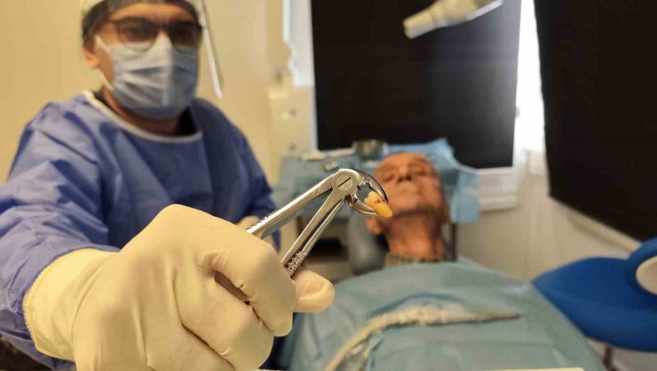 83 yaşında 20’lik dişi çıktı