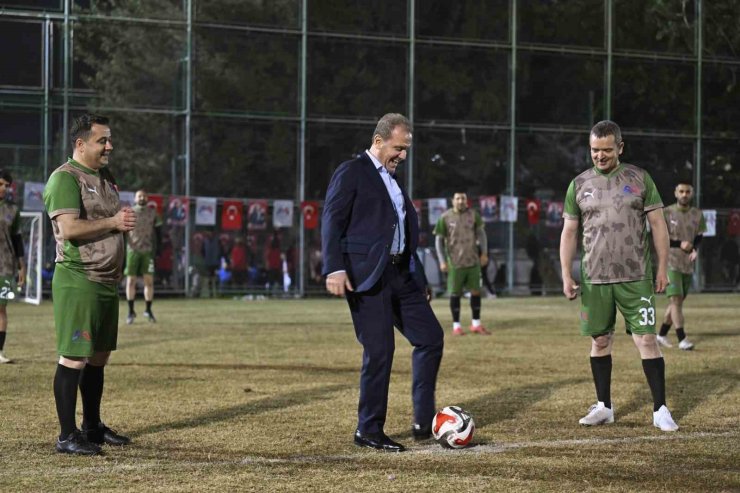 Mersin Büyükşehir Belediyesinin birimler arası futbol turnuvasına start verildi