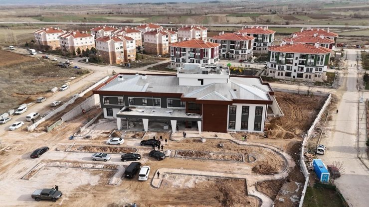 Vali Musa Işın, Çavdarhisar Devlet Hastanesi inşaatında incelemelerde bulundu