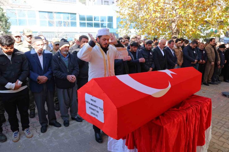 Terhis olduktan 5 gün sonra vefat eden genç son yolculuğuna uğurlandı