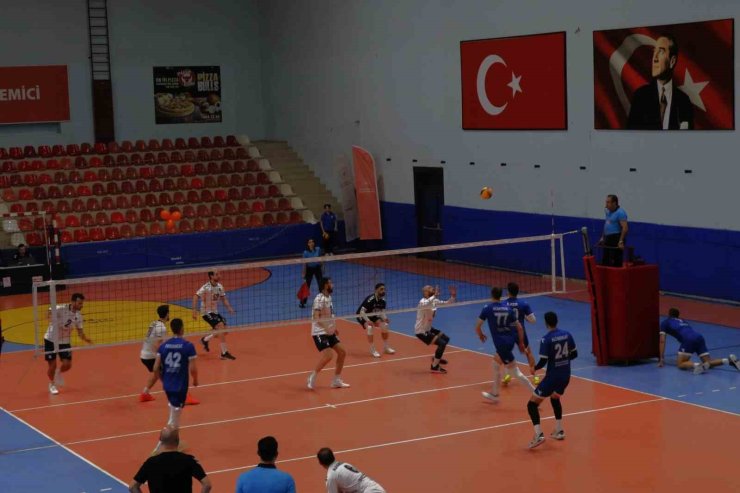 Düzce Belediyesi Spor Akademisi evinde Niksar Belediyespor’u 3-1 ile geçti