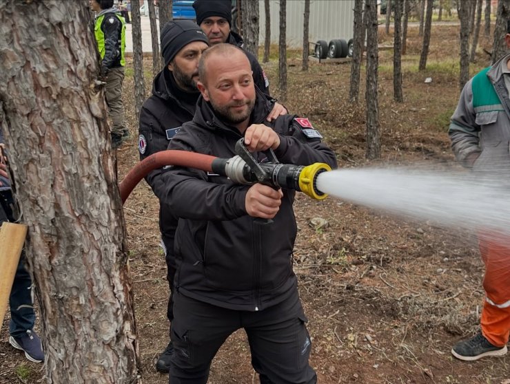 Orman yangınlarıyla mücadele gönüllüsü oldular