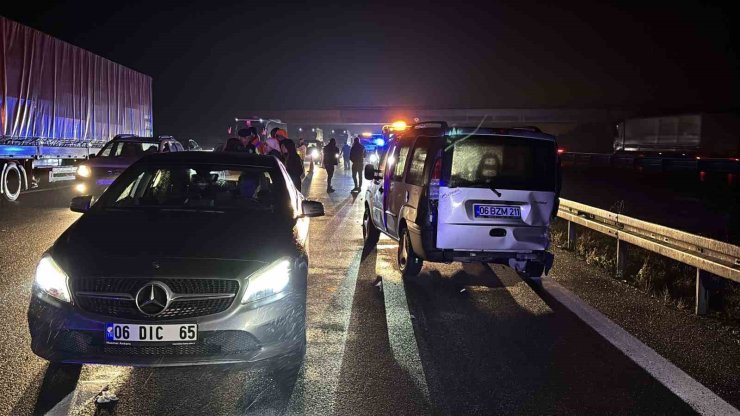 TEM’in Bolu geçişinde 3 araç çarpıştı: 7 yaralı