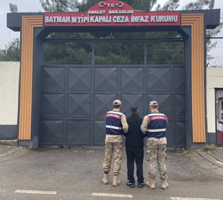 Batman’da çeşitli suçlardan aranan 17 şahıs yakalandı