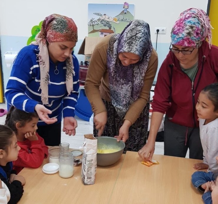 Bozdoğan’da minikler ekmek yapmasını öğrendi