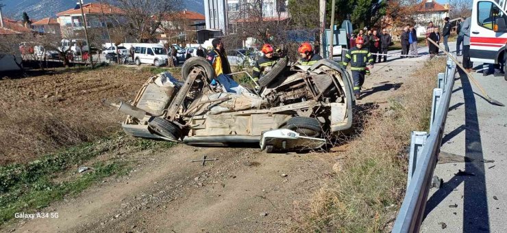İki aracın çarpıştığı kazada yaşlı sürücü hayatını kaybetti