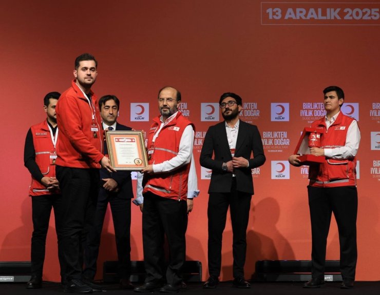 Erzurum Kızılay’a üç ödül