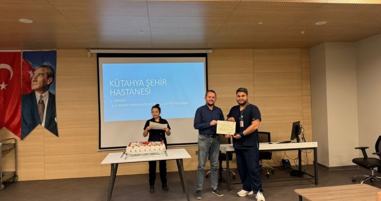 Kütahya Şehir Hastanesi’nde ’Acil Bakım Hemşireliği Eğitimi’ tamamlandı