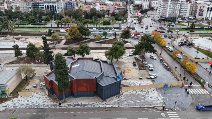 İstiklal Meydanı ve Kurtuluş Yolu’ndaki çalışmalar devam ediyor