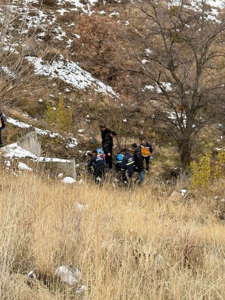 Yozgat’ta motosikletli sürücü şarampole yuvarlandı