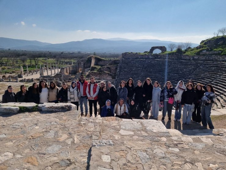 Gençler, tarih dolu bir gün geçirdi