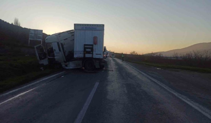 Bilecik’te tır kontrolden çıktı: 1 yaralı