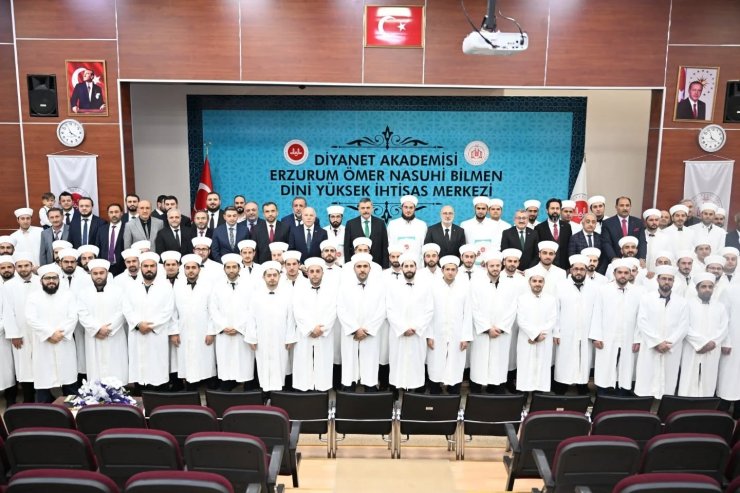 Diyanet Akademisi’nde mezuniyet heyecanı