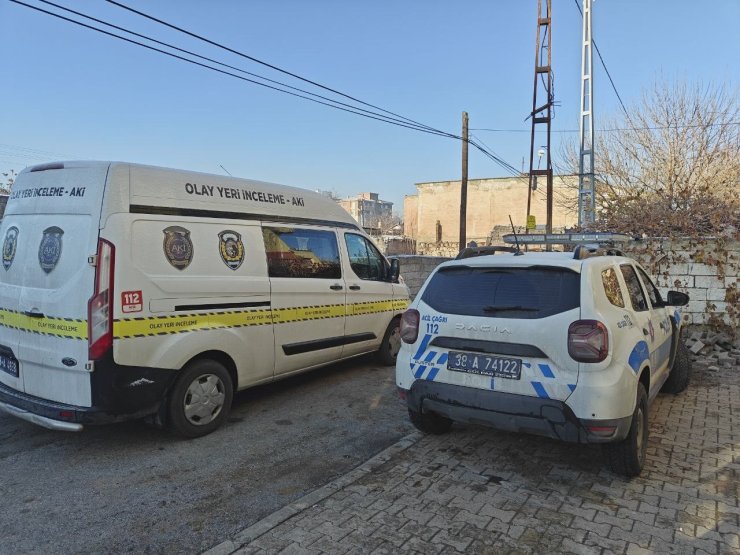 2 gündür haber alınamayan kadın evinde ölü bulundu