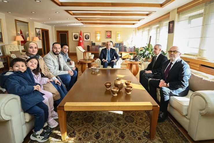 Bakan Ersoy: "Rajab’ın ailesiyle Bakanlığımızda bir araya gelerek, ardından birlikte Cumhurbaşkanımız Erdoğan’ı ziyaret ettik"