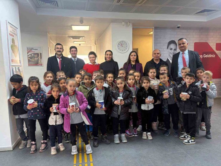 Ana sınıfı öğrencileri bankada tasarrufla tanıştı