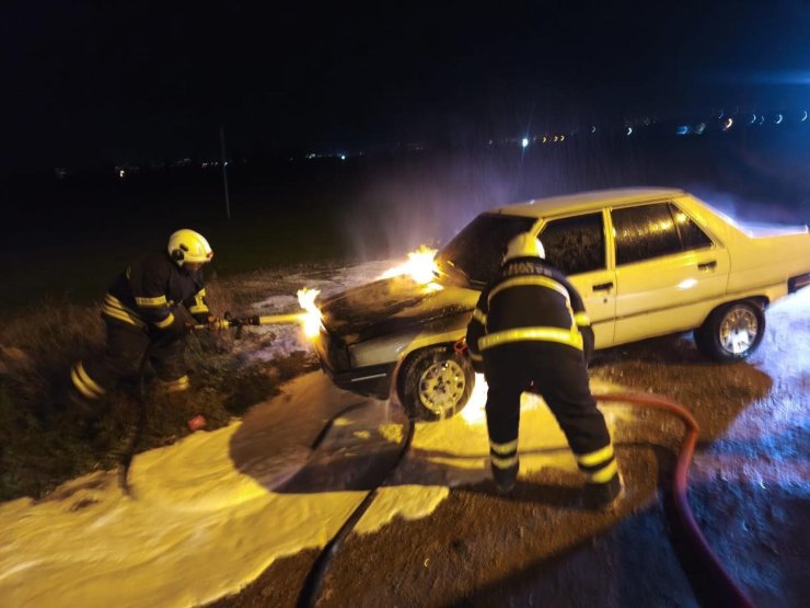 Antakya’da otomobil yangını
