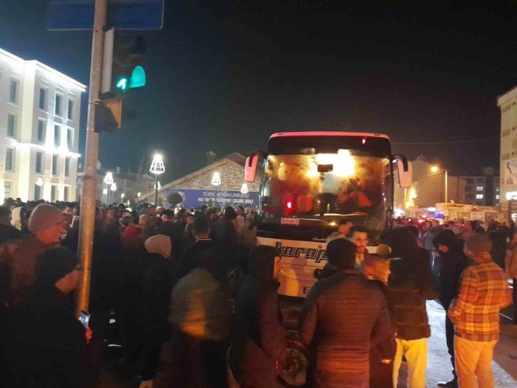 Karapınar’da umre yolcuları dualarla uğurlandı