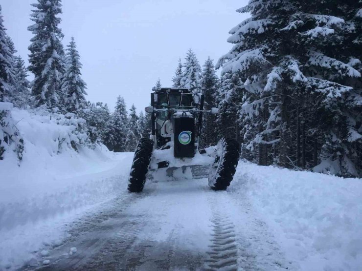 Ordu’da karla mücadele: 134 mahalle yolu ile 15 hasta ve 7 cenazeye müdahale edildi