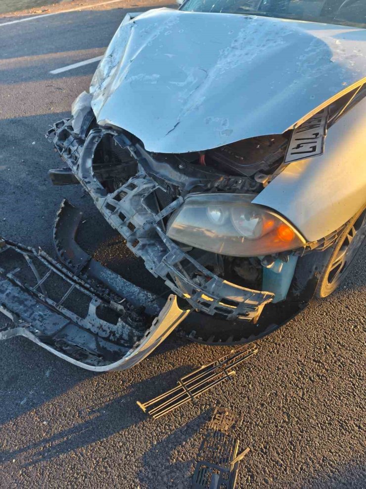 Otomobil ile kamyonet çarpıştı: 5 yaralı