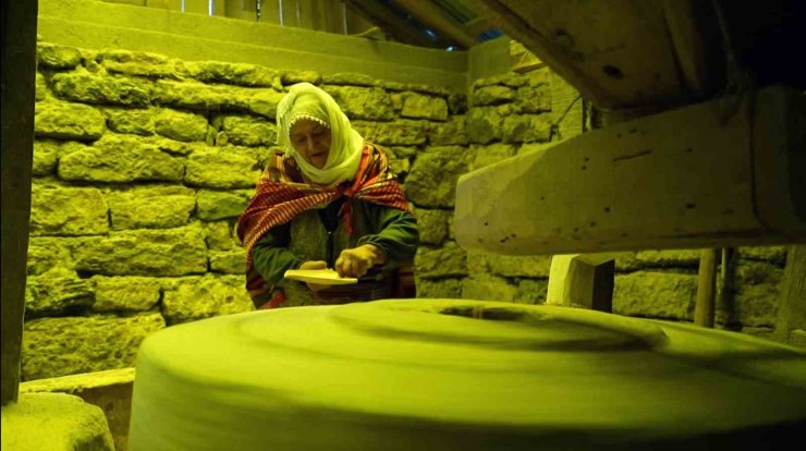 Tarihi değirmenler dönüyor, mısır unu gurbet yollarına çıkıyor