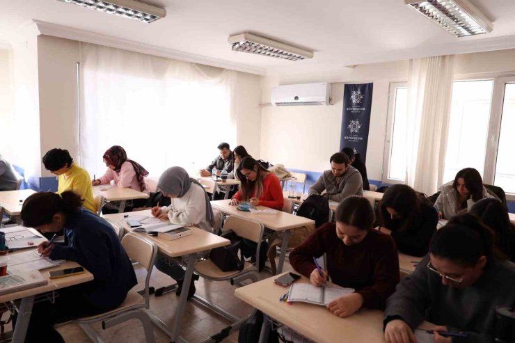 Başkan Çerçioğlu, memur adaylarının yanında