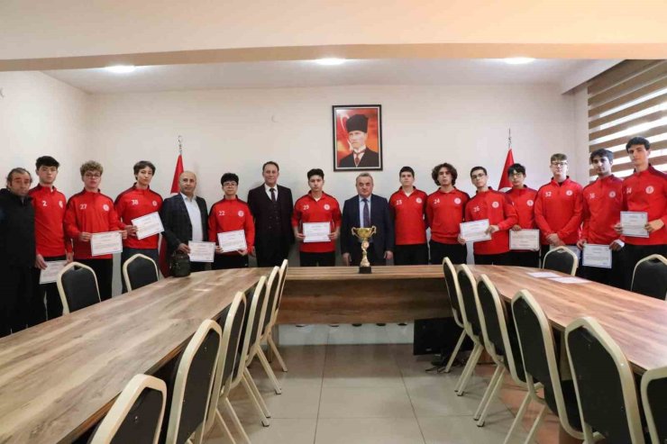 Bilecik’te genç basketbolculardan il birinciliği