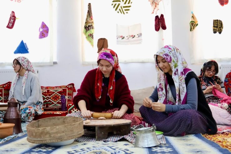 Bilecik’te öğrencilerden hayır çarşısı