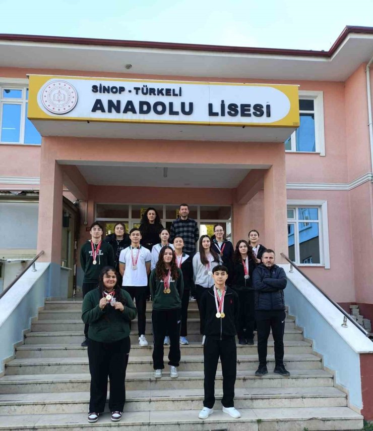 Türkeli Anadolu Lisesi’nden 5 il birinciliği