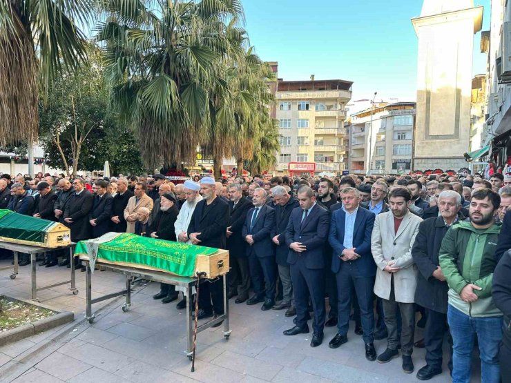 İstanbulspor Başkanı Sarıalioğlu’nun annesi Sebahat Sarıalioğlu son yolculuğuna uğurlandı