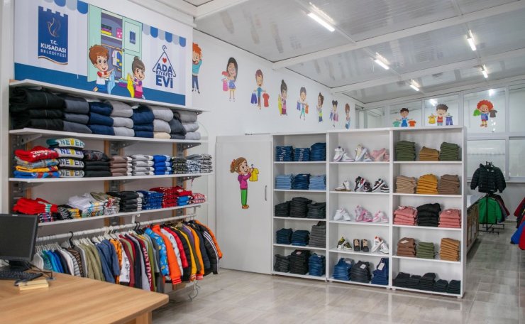 Ada Kıyafet Evi Kuşadası’nda dayanışmanın örneği oluyor