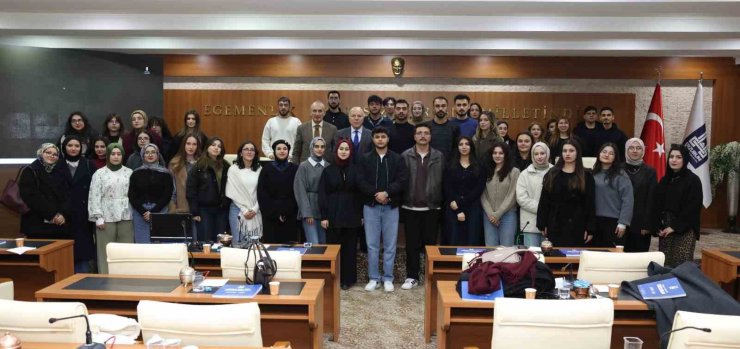 Başkan Sekmen, EBYÜ Hukuk Fakültesi öğrencilerini ağırladı