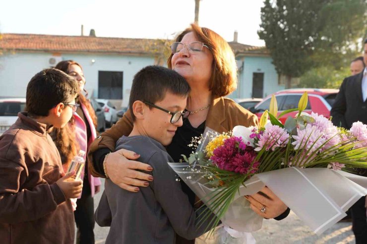 Başkan Gençay, öğrencilerle bir araya geldi