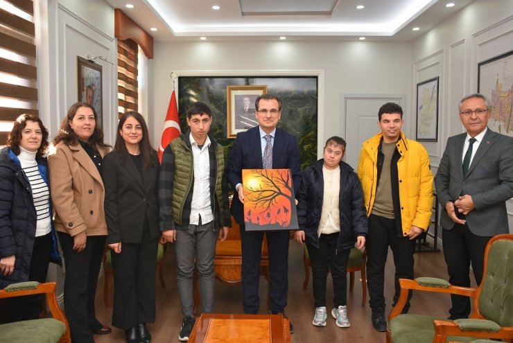 Kaymakam Güldoğan, Özel Eğitim öğrencilerini makamında ağırladı