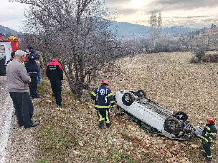 Kontrolden çıkan otomobil tarlaya uçtu; 2 yaralı