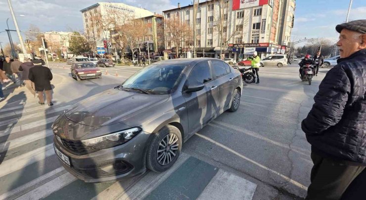 Kütahya’da otomobil ile motosiklet çarpıştı: 1 yaralı