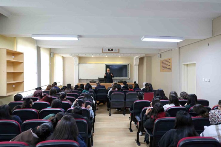 Başkan Yalçın gençlerle buluştu