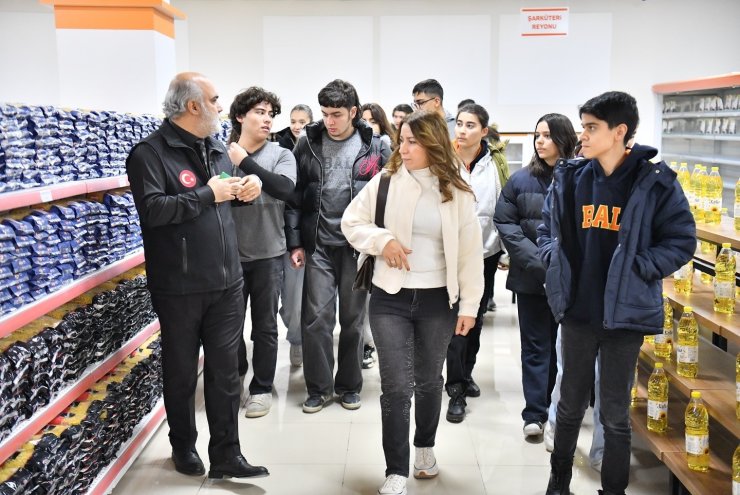 "İyilik Elçisi" Projesi gençlere yardımlaşma ve tarih bilinci aşılıyor