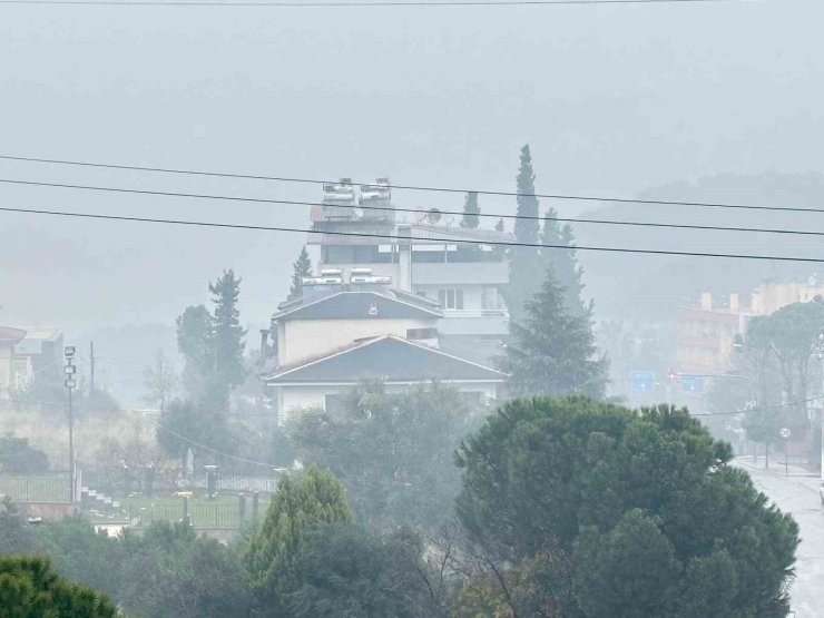 Bozdoğan sise teslim oldu, görüş mesafesi düştü