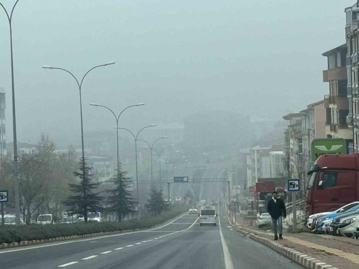Bilecik’te sis gün boyu etkisini sürdürdü