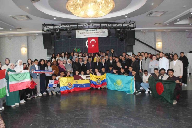 Eskişehir’de 55 ülkeden öğrenci kahvaltı programında buluştu