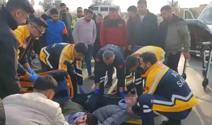 Gaziantep’te motosiklet otomobile çarptı: 2 yaralı