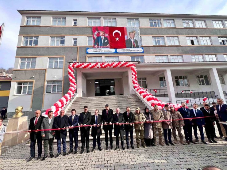 Şemdinli’de 24 sınıflı okul ile aile sağlığı merkezi açıldı