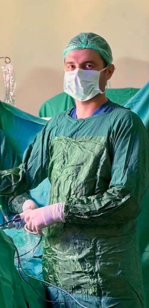 Karın boşluğundan 40 santimetre büyüklüğünde kitle çıkarıldı