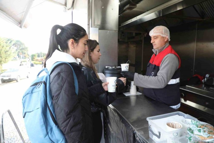 Ordu’da üniversite öğrencilerine sıcak çorba ikramı