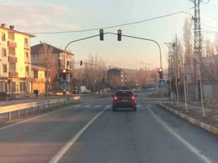 Patnos’ta trafik ışıkları yeniden faaliyete geçti