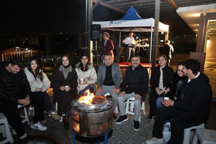 Küçükçekmeceli gençler, en uzun gecede buluştu