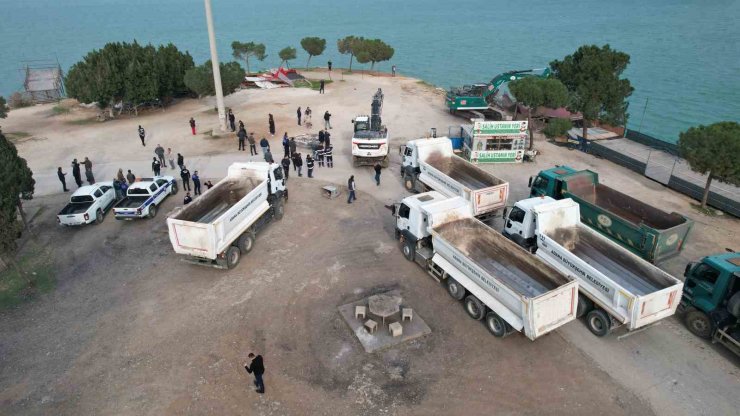 Adana’da yıkım gerginliği bitti: Kepçeler yıkıma başladı