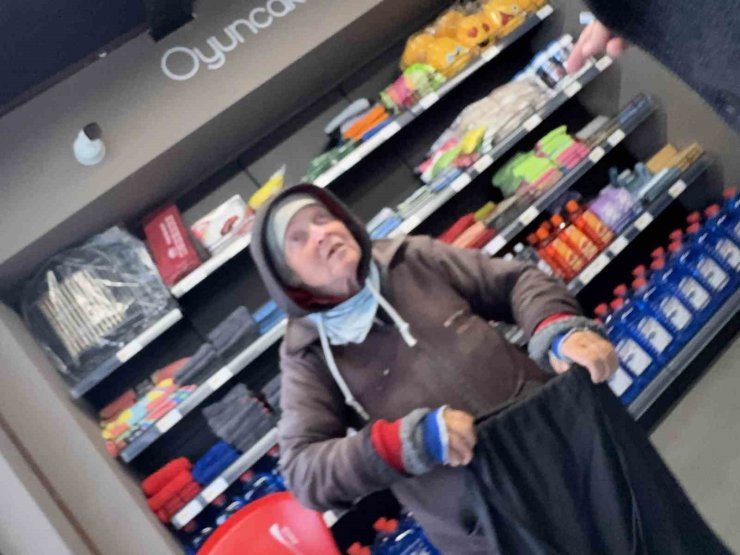 Alman Rahibe, Gazze barışı için Türkiye üzerinden Kudüs’e yürüyor