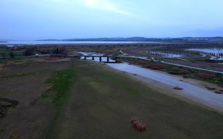 Büyükçekmece gölünde su azalıyor